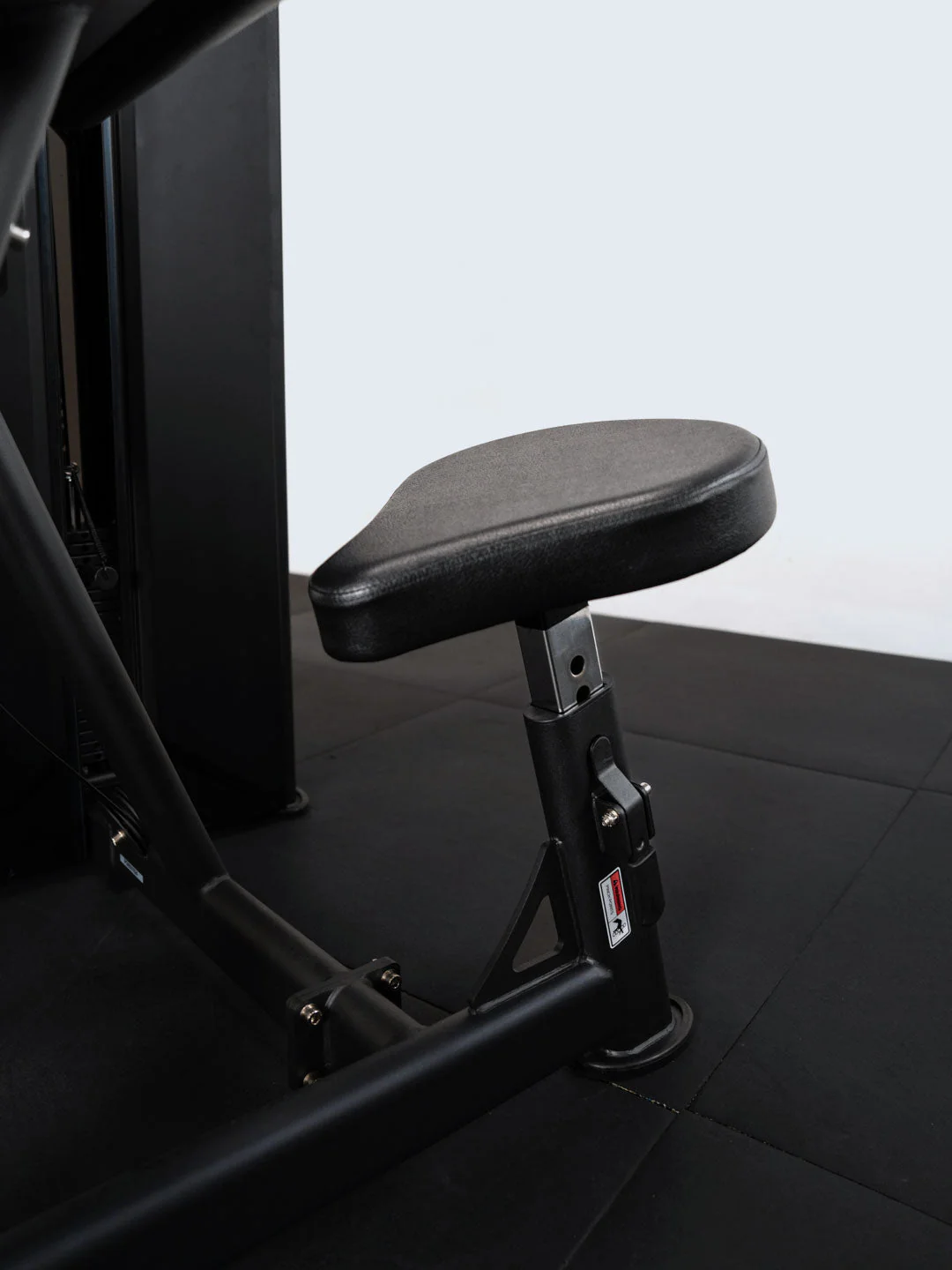 Solitude Bicep / Tricep Machine - Image 13