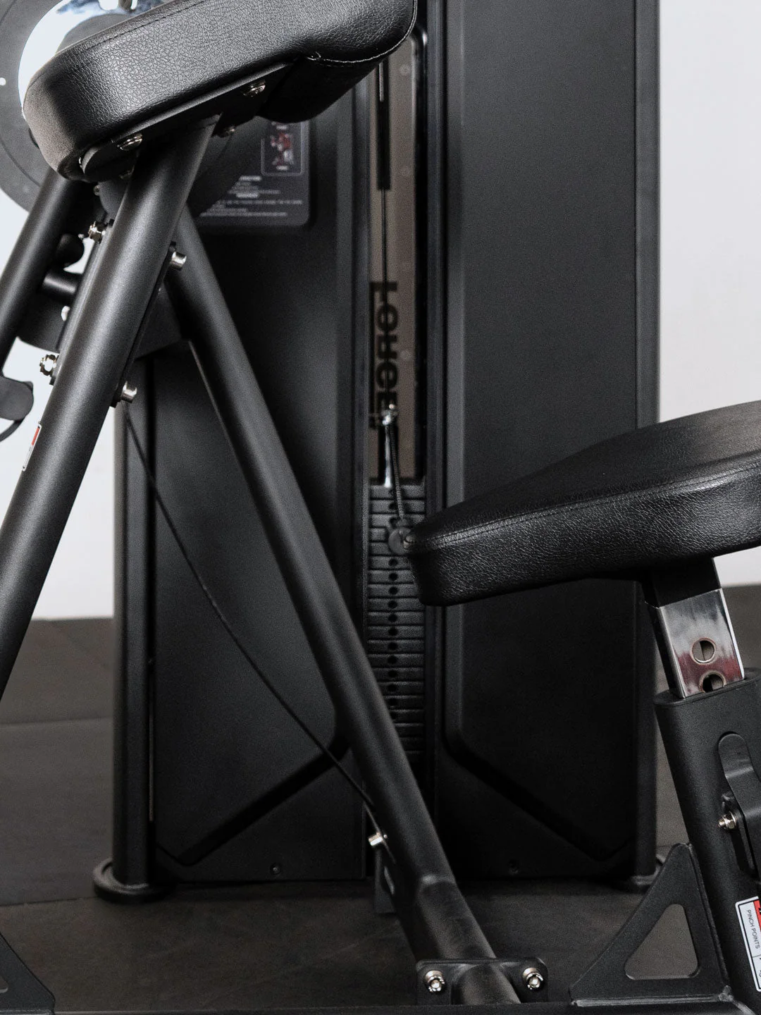 Solitude Bicep / Tricep Machine - Image 15