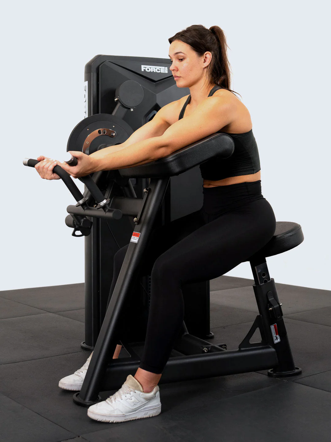 Solitude Bicep / Tricep Machine - Image 9